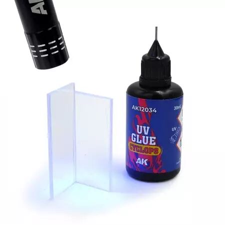 Ak Interactive - Auxiliaires - Magnet : Cyanoacrylate Standard Ultra-R&eacute;sistante (8g)