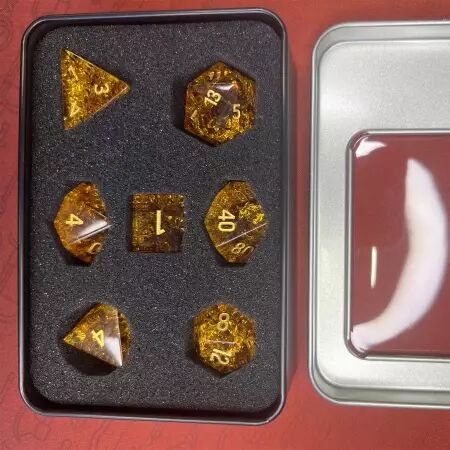 Dés en verre - Lot de 7 dés avec boite en métal - Plusieurs coloris