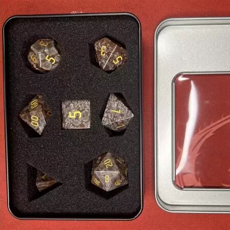 Dés Pierre Semi Précieuse - Lot de 7 dés avec boite en métal - Plusieurs coloris